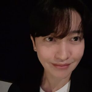 Kang Kyun-sung Instagram - ⠀
벌써 내일이 콘서트에요~ 시간이 어찌 빠른지~
여러분 만날 생각에 설렘 한가득이에요! 꺄~😍
⠀
지금은 얼굴 체크 중! ㅎㅎㅎ
붓기도 많이 가라앉았고
피부가 탱글탱글 리프팅이 많이 되었어요.
에이비 피부과 최고! 너무 고마워요!🧡
⠀
모두 즐길 준비되셨죠?
조심히 오시고 내일 만나요~😍
⠀
오늘까지 시편 화이팅!
6월 28일까지 잠언을 읽어주세요!🥰
⠀
@ab_skin_center #에이비피부과 #노을콘서트