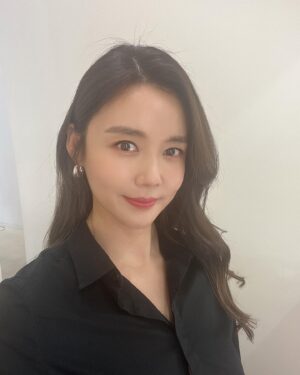 Kang Se-jung Instagram - 머리가 옴총 길었슴댜 
에..또...뭐.... 
숨은 잘쉬고.. 그래요 

#생존신고 🙋🏻‍♀️