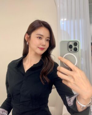 Kang Se-jung Instagram - 머리가 옴총 길었슴댜 
에..또...뭐.... 
숨은 잘쉬고.. 그래요 

#생존신고 🙋🏻‍♀️