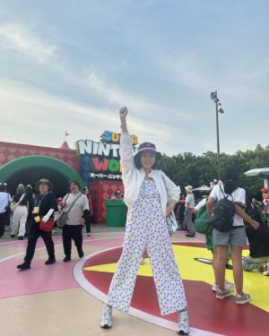 Kang Se-jung Instagram - #universalstudios #japan 
#ユニバーサルスタジオジャパン 

어른이 되서 재미없으면 어쩌나하는건 괜한 걱정이었음 🫣
땡볕에 #2만보 걸어다니느라 시깜댕이가 되버렸지만 
#미니언즈 #퍼레이드 시작으로 #해리포터 #스누피 만나고 
#스케일 #대박 #워터월드  #다이너소어플라잉 타고 날기도 하고 #쿠로미 #공연 #마무리 #슈퍼닌텐도월드  #동심 으로 돌아간 시간 오픈런 안했는데 나름 알차게 너무 재밌었당🥰 
#오사카 #오사카여행  #추천 
#꿀팁 들어가자마자 슈퍼닌텐도 월드로 가서 입장 예약부터 하세요☝🏻 그러면 시간 활용을 잘할수 있게 돼요~