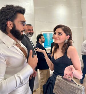 Kanika Kapoor Instagram - Mr Bhavnani  X  Mrs Hathiramani 😛

@ranveersingh 🩵