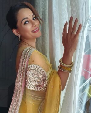 Kanika Maheshwari Instagram - Golden vibes only.💛🕊️💫

#yellow #saree #woman #pose #fashion #traditional #beautiful #style #ethnicwear #indianfashion #ootd #indiastyle #photography #indianwear #ethnic #bhyp #jewellery #beauty #potrait #indianclothing #me #fyp #goldenhour #fashionnova #fashionstyle #sareelove #kanikamaheshwari