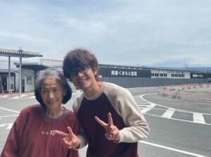 Kanta Sato Instagram - 結婚するって、本当ですか

困ると口角上げてたら
現場でケロッピと呼ばれるようになりました🐸

たのしかったなーーー

いっぱい笑って
色んなところに行ってきました✌️