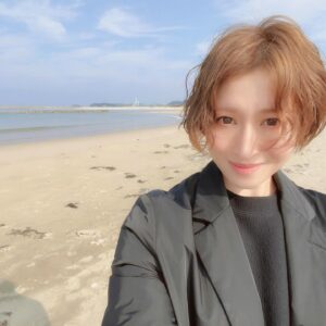 Kaori Nazuka Instagram - 🐇
2023年もあと少し…
今年も楽しい一年だったなぁ…

私は本当に
周りの方々に恵まれてるな…
と感じる一年でした✨

心から感謝しております♡