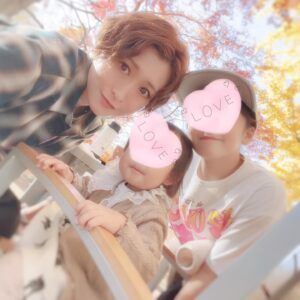Kaori Nazuka Instagram - 🍁
紅葉キレイだった〜♪

短い時間だったけど
楽しく幸せな時間♡

公園久しぶりだったなぁ…🕊️