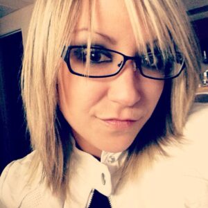 Kara Eberle Instagram - Contacts are overrated.