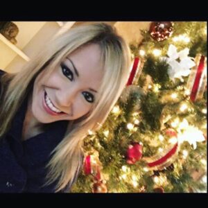Kara Eberle Instagram - Merry Christmas & Happy Holidays! ❤🎄