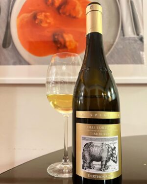 Kara Wang Instagram - #SommelierSunday 🍷 the La Spinetta Colli Tortonesi Timorasso Derthona is produced with 100% Timorasso grapes from Piedmont. Floral notes on the nose with a hint of grapefruit on the palate make this an excellent Italian white wine with structure. Pairs beautifully with a light pasta. 🍷

#sommelier #whitewine