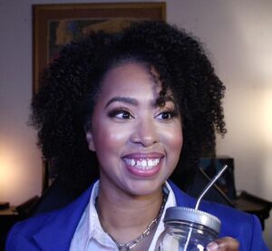 Karama Horne Instagram - I did a thing today… 

💄by @celebritifaces_ 

#theblerdgurl #3bodyproblem #rottentomatoes #hostlife #Thursday