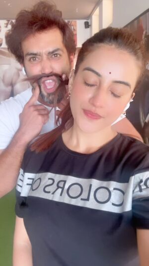 Karan Khanna Instagram - Don’t like you a little bit 😂😜 and you know that 👿 bytheway mera filter tere pe shift ho gaya 😁

#aksharasingh #karankhanna #lfl #reelitfeelit #happy #soul #friends