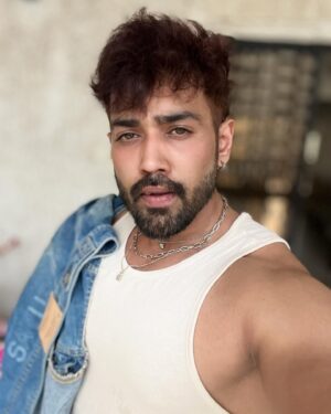 Karan Khanna Instagram - Last dump of this outfit! 
Pics in the bathrobe? 

#mumbaikar #rugged #instadaily #fashion #actor #karankhanna #explore