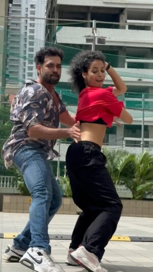 Karan Khanna Instagram - One for the trend 🕺💃
.
.
.
.
#dance #trending #trend #aasakooda #trendingreels #karankhanna