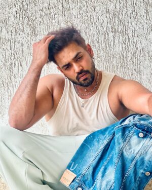 Karan Khanna Instagram - Life begins when fear ends 😎.
.
.
.
#evening #mumbai #lifeisgood #love #passion #baarish #fashion #karankhanna