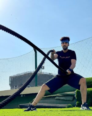 Karanvir Sharma Instagram - First day to new beginnings ! 

Happy #worldhealthday to me…to all of us. 

Sunshine, Magnesium, cycling, swimming, strength training, chamomile tea, intermittent fasting, no sugar, laughs, good movies. 
That’s all !! 

#fitness #healthy #hiit #workout #training #strength #karanvirsharma #kvians