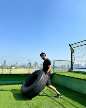 Karanvir Sharma Instagram - First day to new beginnings ! 

Happy #worldhealthday to me…to all of us. 

Sunshine, Magnesium, cycling, swimming, strength training, chamomile tea, intermittent fasting, no sugar, laughs, good movies. 
That’s all !! 

#fitness #healthy #hiit #workout #training #strength #karanvirsharma #kvians