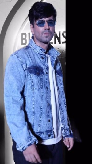 Karanvir Sharma Instagram - Celebrating life and whatever it has to offer with some comfy slips ofcourse. 

@birkenstockin @toastevents_in @prpundit @harshad.toast @tamira.s 

#birkenstock #toast #karanvirsharma #instareels #trendingsong #punjabisong #remix #foryou #trending #nightlife #events #mumbai