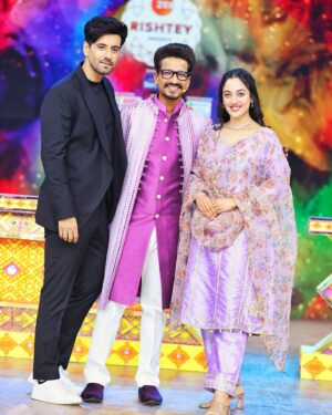 Karanvir Sharma Instagram - Kaisa laga aap sab ko ? 

Khana bhi 
Gaana bhi aur 
Fungama Bhi. 🎉

@zeetv @zee5shows 

#rabbsehaidua #haider #dua #duha #zeetv #zee #zee5shows #fun #games #live