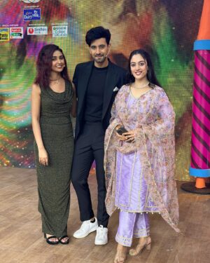 Karanvir Sharma Instagram - Kaisa laga aap sab ko ? 

Khana bhi 
Gaana bhi aur 
Fungama Bhi. 🎉

@zeetv @zee5shows 

#rabbsehaidua #haider #dua #duha #zeetv #zee #zee5shows #fun #games #live