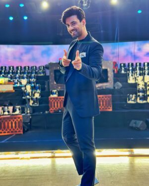 Karanvir Sharma Instagram - Host with the Most ?!

Stay tuned to @zeetv @zee5shows for #khaanagaanafungama today 5.30pm IST. 

I’m sure you’ll have as much fun as we did. 

📸- @pappu.gupta.549 

#karanvirsharma #karanvirsharma𓇼 #haider #rabbsehaidua #zeetv #zee5 #bollywood #host #fungames #challenge #liveevent #realityshows