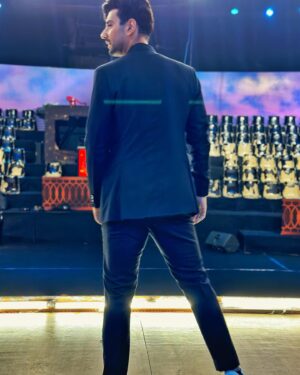 Karanvir Sharma Instagram - Host with the Most ?!

Stay tuned to @zeetv @zee5shows for #khaanagaanafungama today 5.30pm IST. 

I’m sure you’ll have as much fun as we did. 

📸- @pappu.gupta.549 

#karanvirsharma #karanvirsharma𓇼 #haider #rabbsehaidua #zeetv #zee5 #bollywood #host #fungames #challenge #liveevent #realityshows