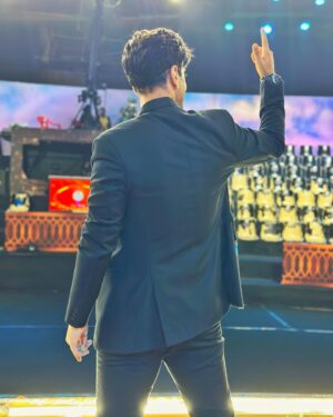 Karanvir Sharma Instagram - Host with the Most ?!

Stay tuned to @zeetv @zee5shows for #khaanagaanafungama today 5.30pm IST. 

I’m sure you’ll have as much fun as we did. 

📸- @pappu.gupta.549 

#karanvirsharma #karanvirsharma𓇼 #haider #rabbsehaidua #zeetv #zee5 #bollywood #host #fungames #challenge #liveevent #realityshows