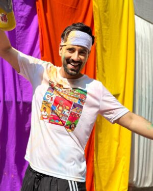 Karanvir Sharma Instagram - 🩵💚💛🧡🩷💙💜

.
.
.
.
.
.
#holi #holi2024 #holifestival #karanvitsharma #balamoichkari #karanvirsharma #kvians