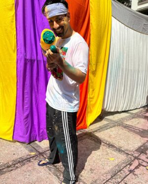 Karanvir Sharma Instagram - 🩵💚💛🧡🩷💙💜

.
.
.
.
.
.
#holi #holi2024 #holifestival #karanvitsharma #balamoichkari #karanvirsharma #kvians