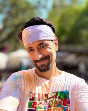 Karanvir Sharma Instagram - 🩵💚💛🧡🩷💙💜

.
.
.
.
.
.
#holi #holi2024 #holifestival #karanvitsharma #balamoichkari #karanvirsharma #kvians