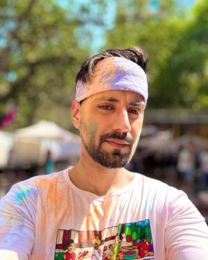 Karanvir Sharma Instagram - 🩵💚💛🧡🩷💙💜

.
.
.
.
.
.
#holi #holi2024 #holifestival #karanvitsharma #balamoichkari #karanvirsharma #kvians