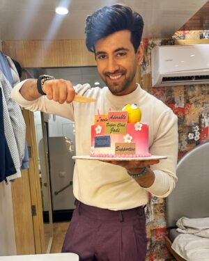 Karanvir Sharma Instagram - Peaceful Chaos! 

Thank You for all the love. 

#karanvirsharma #karanvirsharma𓇼 #rabbsehaidua #rshd #haider #celebration #zee #zee5 #shows #explore #vanity #duha