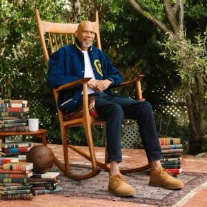 Kareem Abdul-Jabbar Instagram - Make a friend that doesn’t look like you. If we do that, we can change the world and make it a peaceful place. It was an honor to work with @UGG on their ‘FEEL’ campaign—for me, wearing UGG is a state of mind, like walking barefoot on the beach. #UggLife #UggPartner