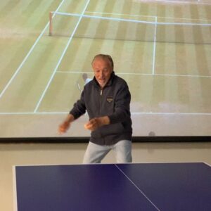 Karel Gott Instagram - I v 80ti je třeba udržovat se ve formě 💪🏓🎾