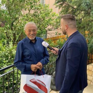 Karel Gott Instagram - Dnes jsem mezi gratulanty přivítal Českou televizi, Novu a Primu 📺💐🎥🎂