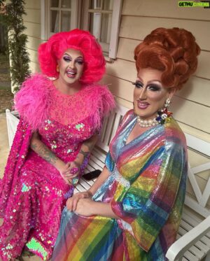 Karen From Finance Instagram - So much fun at @chilloutfestival_daylesford with so many darling friends and icons 😍🥰💕👏💋
