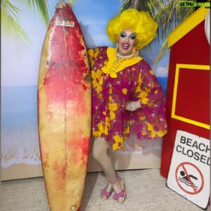 Karen From Finance Instagram - Surfs Up! 🏄‍♀️ She’s officially Out Of Office for @dragexpoau ‘23!! 💕