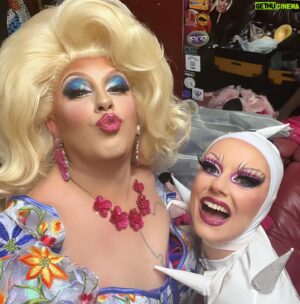 Karen From Finance Instagram - What a gorgeous night on Friday, back on stage with my @yummytheshow family! 🍭