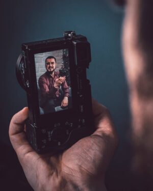 Karim Musa Instagram - È uscito un video di fotografia nel canale: ho fatto Street Photography per una settimana!

È stato talmente bello che lo vorrei rifare ma non sono bravo.
Datemi consigli, fotografi del mondo!