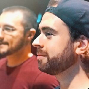 Karim Musa Instagram - È uscito un video sul canale.
Dovrei scrivere almeno 40 righe di testo per spiegarvi il piacere che ho avuto lavorando con questi Artisti, con la splendida produzione e con il caldo che ci stava uccidendo.

Lascerò parlare le foto.