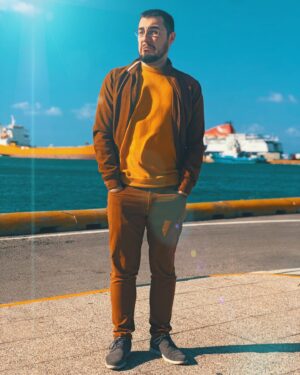 Karim Musa Instagram - Sono stato in Sardegna per aiutare un piccolo Youtuber a crescere.
Sul canale di @shooterhatesyou trovate ora un podcast.
A Cagliari c’era un vento bestia.