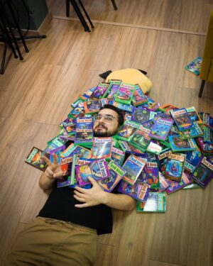 Karim Musa Instagram - È uscito un video in cui riassumo tutti i 62 libri della prima serie di Piccoli Brividi, in poche parole.

Godetevelo con calma, mettetevelo in sottofondo in spiaggia.
Ci rivediamo a settembre.

Ah, la foto di @lunamenodieci non è un fotomontaggio.

Grazie anche ad @capitantroll per avermi aiutato a scriverlo!