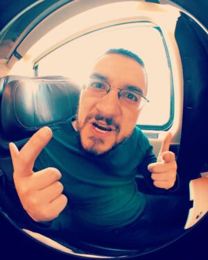 Karim Musa Instagram - Testando lenti per il cellulare.
Il fisheye rende tutto come la copertina di un album rap degli anni 90.