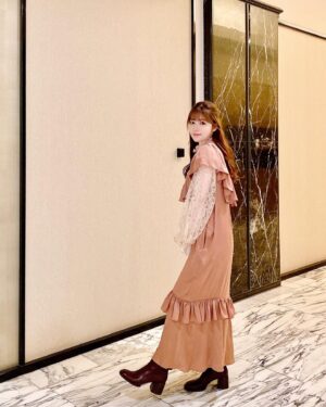 Karin Isobe Instagram - .

素敵なお洋服いただいたよ🕊✨

ブラウスとワンピース分けても着れるから、
いろいろ着回しできて気に入ってる！

実は、ヒーラーガールズの新アー写で
着用している白いスカートも
@labelleetude_official さんのもの🤭💓

.
#LABELLEETUDE
#ラベルエチュード
#ワンピース #ブラウス