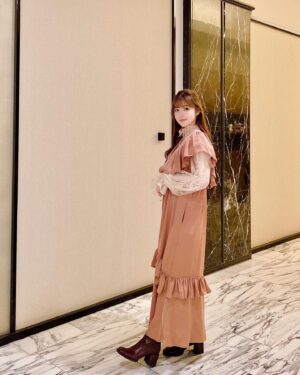 Karin Isobe Instagram - .

素敵なお洋服いただいたよ🕊✨

ブラウスとワンピース分けても着れるから、
いろいろ着回しできて気に入ってる！

実は、ヒーラーガールズの新アー写で
着用している白いスカートも
@labelleetude_official さんのもの🤭💓

.
#LABELLEETUDE
#ラベルエチュード
#ワンピース #ブラウス