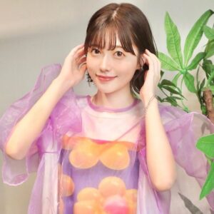 Karin Isobe Instagram - .

先日の #このファンLIVE お衣装は、
天才スタイリスト ( @samukashiwagi )の仕業でした♡♡♡

めっちゃ可愛いーーー！

そして、この靴ずっと気になってたの…
可愛すぎる…歩きやすすぎる…

.
#この素晴らしい世界に祝福を 
#このファン 

#grounds #スニーカー女子 
#スニーカー 
#nontokyo #yeahright
