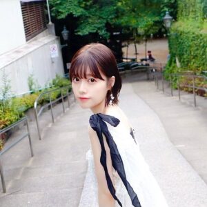 Karin Isobe Instagram - .

Instagramでもお披露目🕺🏻

髪の毛バッサリ切りました、礒部さんです✌🏻

Twitterでめっちゃ好評すぎで、とっても嬉しかったです！
有難い！バッサリいった甲斐がありました〜〜〜！！！

.
髪切るってなってから当日まで
毎日舞台の本番前くらい緊張してたよ。笑

またライブ時などはエクステつけたり、
私自身も色々楽しみたいと思ってるので
皆さんぜひ色んな礒部さんにお付き合い下さい♪笑

.

あ〜〜〜〜〜ドキドキしたけど切ってよかった☺️☺️☺️

.
#ショート #ショートヘア 
#ショートカット女子 
#bonne #ワンピースコーデ