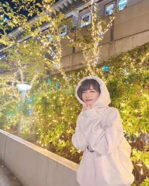 Karin Isobe Instagram - .

Twitterで好評だった #パーカー女子 ✌🏻
違うパターンをインスタにも載せてみる！

.
もうイルミネーションの季節なんだね❄︎
クリスマスは街がウキウキしてる様に見えるところが好き♡

.
#イルミネーション
#イルミネーションデート 
#デートなうに使っていいよ 
(っていうやつっぽいとリプが沢山あった🤭照)
#パーカーコーデ