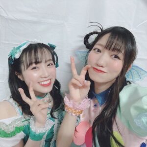 Karin Takahashi Instagram - 大好きなほーちゃんと☺︎

今回嬉しかったことのひとつ！

ほーちゃんと一緒のステージに立てたこと！

ほーちゃんがシンデレラの仲間になってから、ずっとずっと同じ公演に出られるのを楽しみにしてたんだ〜！

ひさしぶりに会ったら、身長も雰囲気も成長してて、親戚のお姉ちゃんみたいな気持ちになっちゃった(笑)

#シンデレラ10周年_ファイナルday2 
#idolmastercinderellagirls