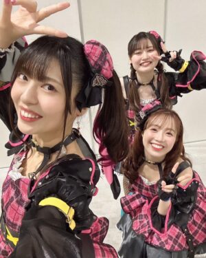 Karin Takahashi Instagram - Shout out Live!!!

続き！

とみーちゃん！
今回いっぱい話せた！と思う！
嬉しい！仲良くなれた！

あんしんのことみん😚
なみだのくに、いっぱい褒めてくれた。やさしい。いつもちいさきいのちを見守ってくれている🐿️

ねこさんいっぱい写真撮ってくれた！！！青二の太陽や☀️

ひーちゃん
まきのさん
まつえりさん
…♡
