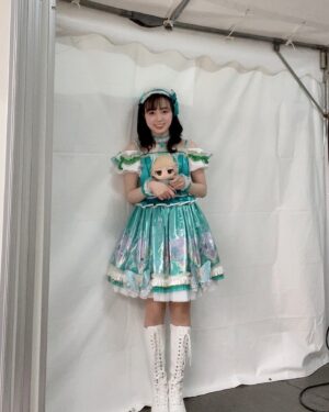 Karin Takahashi Instagram - .
10周年のファイナルに、
乃々ちゃんとたくさんの楽曲を披露できて嬉しかったです。

今回のライブでは、楽曲ランキングの上位3曲に参加できて、
乃々ちゃんが今までたくさん頑張ってきたからかなって誇らしく思いました。
∀NSWERもランクイン！

今回の高橋的裏テーマは
「できるだけたくさんの仲間と写真を撮る！」
10周年のお祭りだしね！

歌い終わって控室に戻ったら感想をくれる仲間たち、
パフォーマンスが好きだって褒めてくれる先輩たち、
あったかいスタッフさんたちにいつもたくさんの感謝です。

懐かしい衣装も沢山着せてもらえて嬉しかったです。

「always」
乃々ちゃんからプロデューサーさんへの想いがしっかり伝わったでしょうか。
高橋的には"あなた"は乃々ちゃんだなという風にも思っていて。
乃々ちゃんが私を見つけてくれて、輝かせてくれているから。
乃々ちゃんと一緒だったから、強くいられるんだよって。

だから、お姫様に憧れたりもした乃々ちゃんの頭に、
ティアラを載せてあげたい。

乃々ちゃんの輝きがもっともっとみんなに伝わるように、これからも一緒にどこまでも歩いていけたらと思います。
これからも森久保乃々ちゃんのプロデュースよろしくお願いします。

THE IDOLM@STER CINDERELLA GIRLS 10th ANNIVERSARY M@GICAL WONDERLAND!!!

#シンデレラ10周年_ファイナルday1 
#シンデレラ10周年_ファイナルday2 
#idolmastercinderellagirls