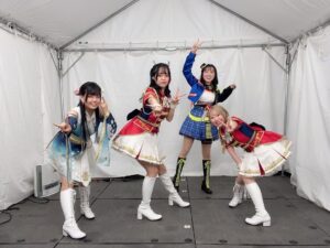 Karin Takahashi Instagram - .
★さよならアンドロメダ
初！オリメン！！
ついに揃って本当に嬉しい……。
乃々ちゃんが凛さんと亜季さんに助けられていたように、
私もふーりんさんとともともさんにすごく勇気をもらってステージに立てました。

★∀NSWER
たくさんの仲間と歌えました！
インディヴィジュアルズの絆を見せつけられたｯ！！
大阪からの、美玲ちゃんと輝子ちゃんの想いを受け取って、繋ぐことができたかなと。
バンドさんとパフォーマンスできたのも楽しかった！

たくさんの仲間たちと☺︎

#シンデレラ10周年_ファイナルday1
#idolmastercinderellagirls
